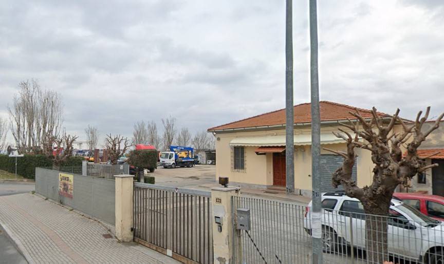 trivano in vendita a Collesalvetti in zona Guasticce