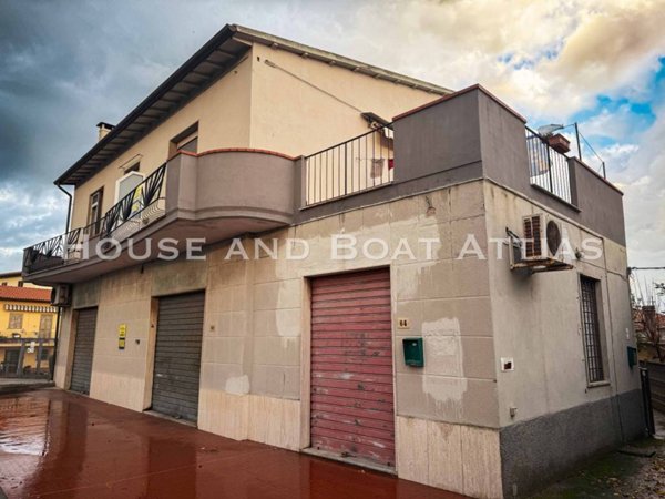 appartamento in vendita a Collesalvetti in zona Stagno