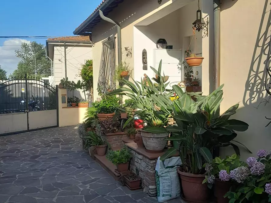 appartamento in vendita a Collesalvetti in zona Stagno