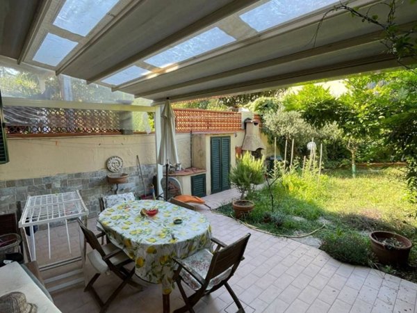 casa indipendente in vendita a Collesalvetti