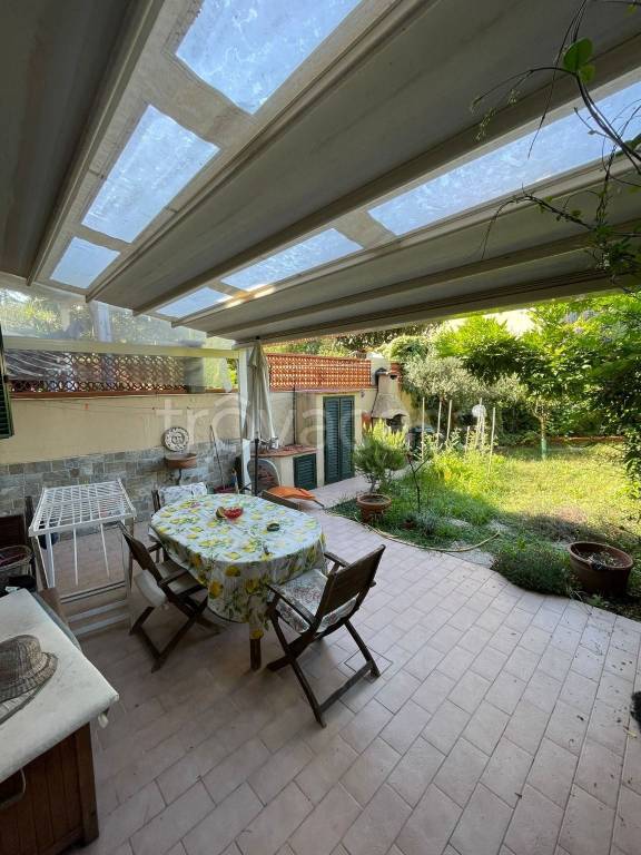 casa indipendente in vendita a Collesalvetti