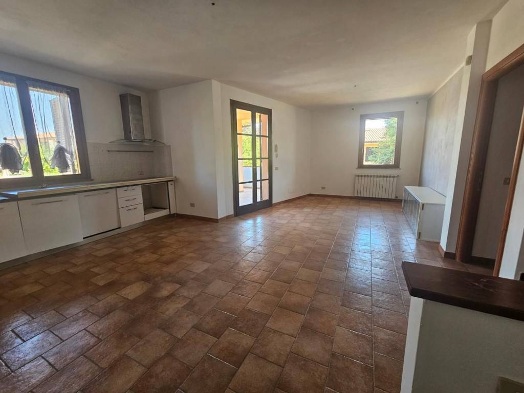 casa indipendente in vendita a Collesalvetti