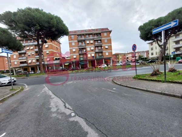 negozio in vendita a Collesalvetti in zona Stagno