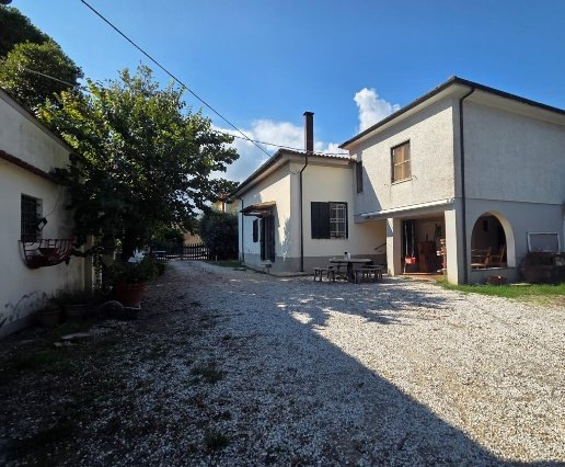 casa indipendente in vendita a Collesalvetti in zona Guasticce