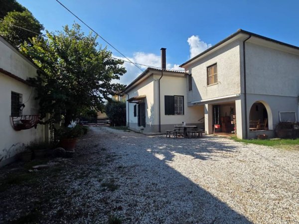 casa indipendente in vendita a Collesalvetti in zona Guasticce