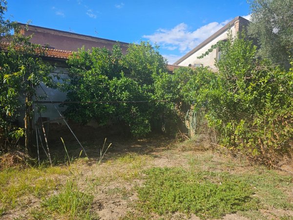 casa indipendente in vendita a Collesalvetti in zona Vicarello