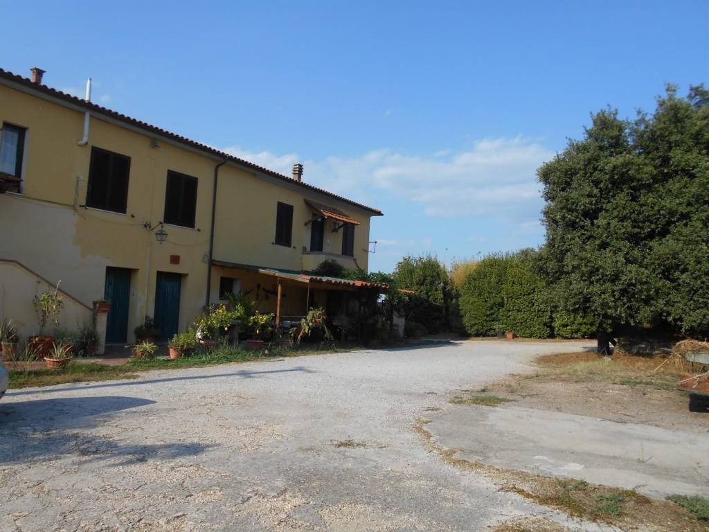 casa indipendente in vendita a Collesalvetti