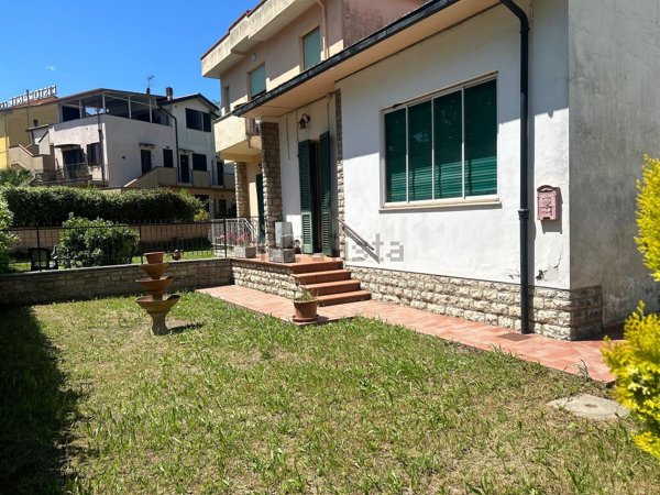 appartamento in vendita a Collesalvetti in zona Stagno