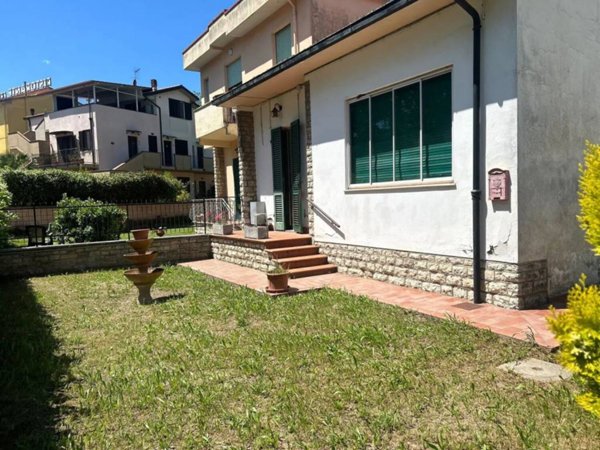 appartamento in vendita a Collesalvetti in zona Stagno