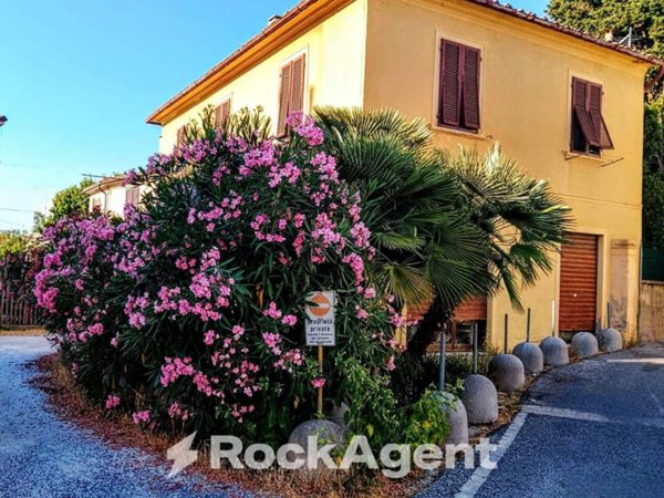 casa indipendente in vendita a Collesalvetti