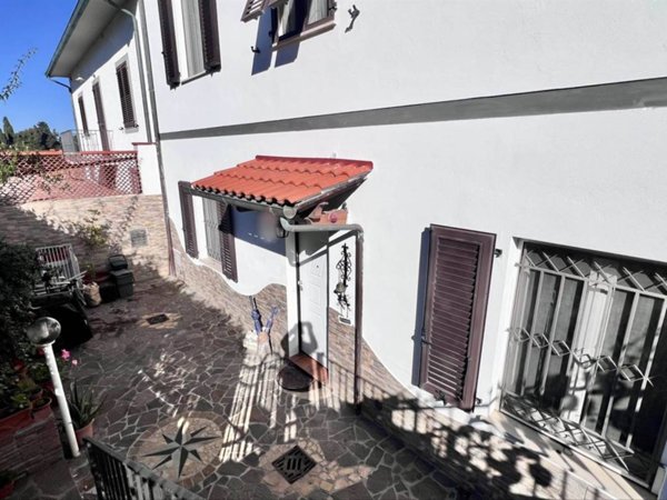 appartamento in vendita a Collesalvetti in zona Stagno