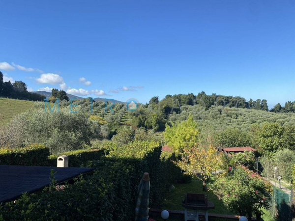 casa indipendente in vendita a Collesalvetti