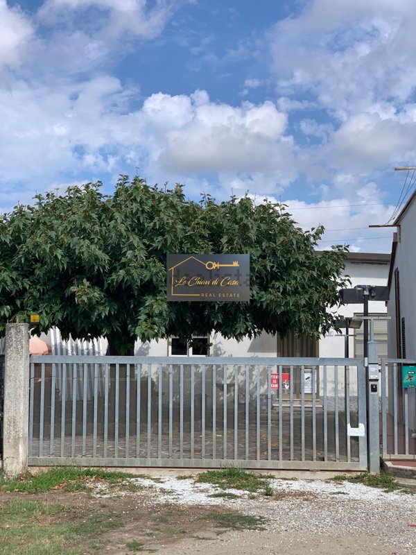 pentavano in vendita a Collesalvetti in zona Vicarello