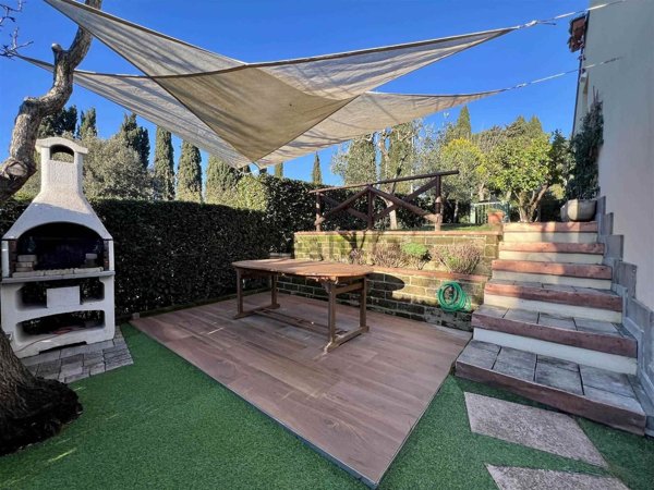 casa indipendente in vendita a Collesalvetti