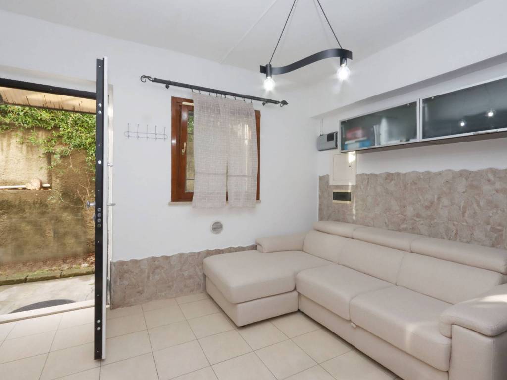 casa indipendente in vendita a Collesalvetti in zona Stagno