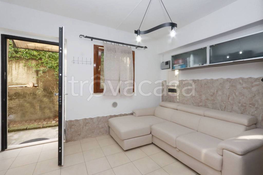 casa indipendente in vendita a Collesalvetti in zona Stagno