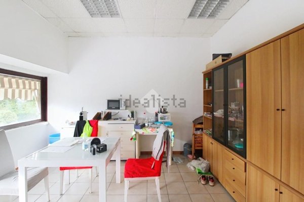 ufficio in vendita a Collesalvetti in zona Stagno