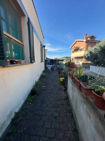 casa indipendente in vendita a Collesalvetti in zona Guasticce