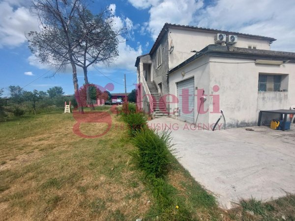 casa indipendente in vendita a Collesalvetti in zona Stagno