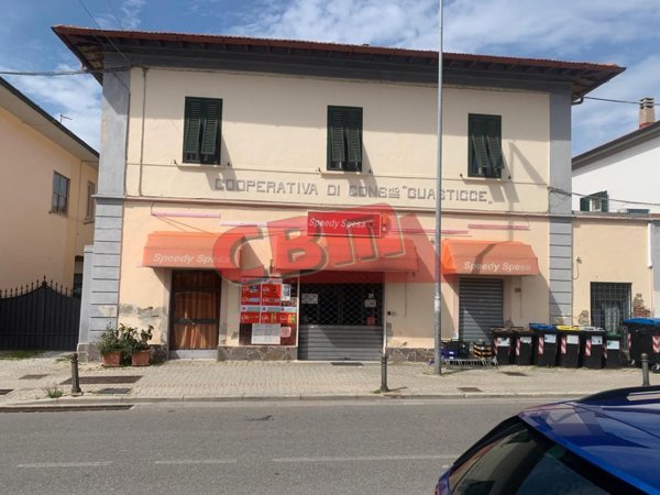 locale commerciale in vendita a Collesalvetti in zona Guasticce