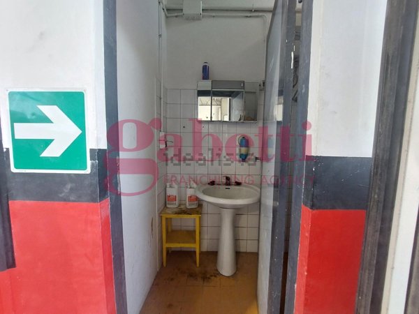 locale di sgombero in vendita a Collesalvetti