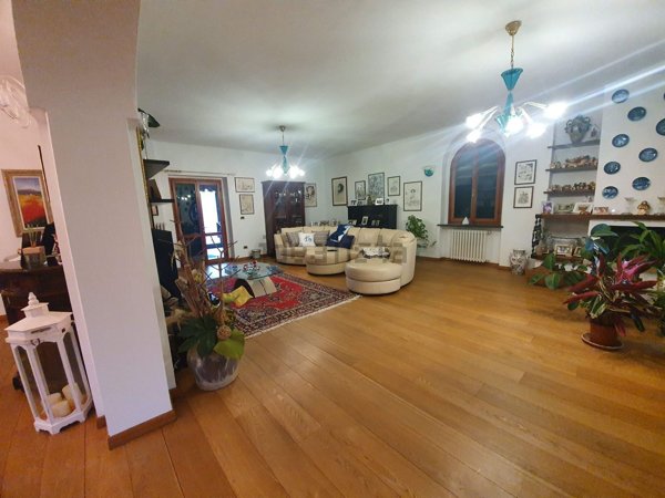 casa indipendente in vendita a Collesalvetti