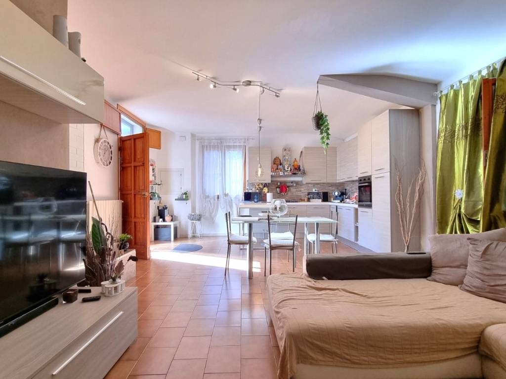 casa indipendente in vendita a Collesalvetti in zona Vicarello