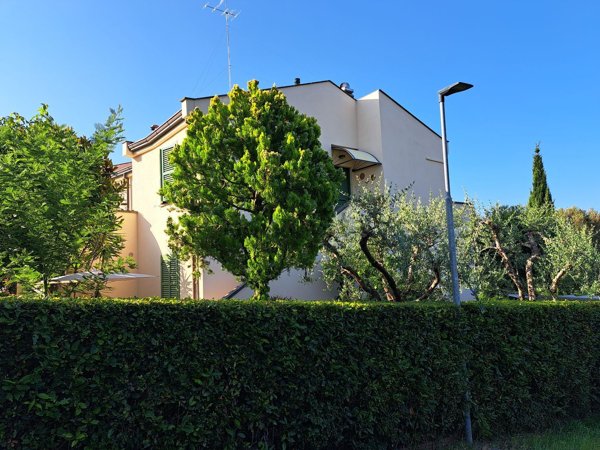 casa semindipendente in vendita a Collesalvetti