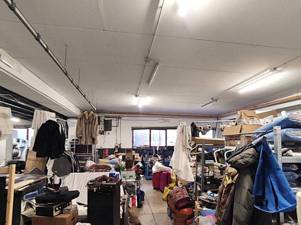 locale commerciale in vendita a Collesalvetti in zona Stagno