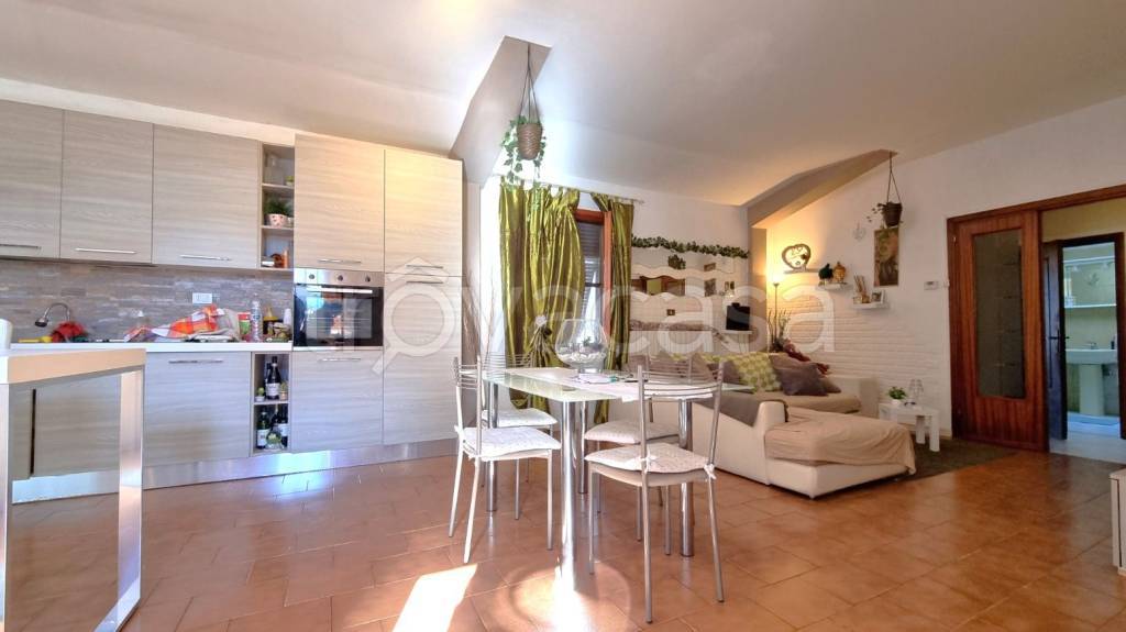 casa indipendente in vendita a Collesalvetti in zona Vicarello