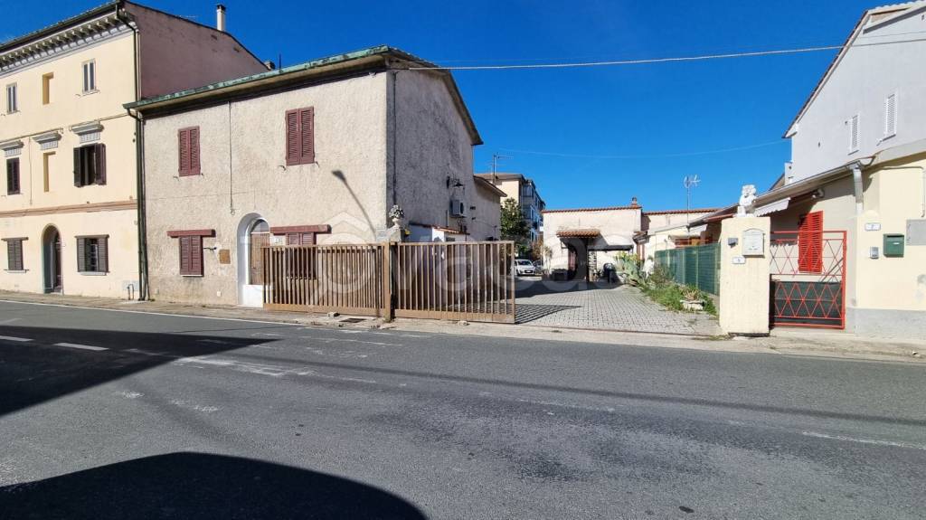 casa indipendente in vendita a Collesalvetti in zona Vicarello
