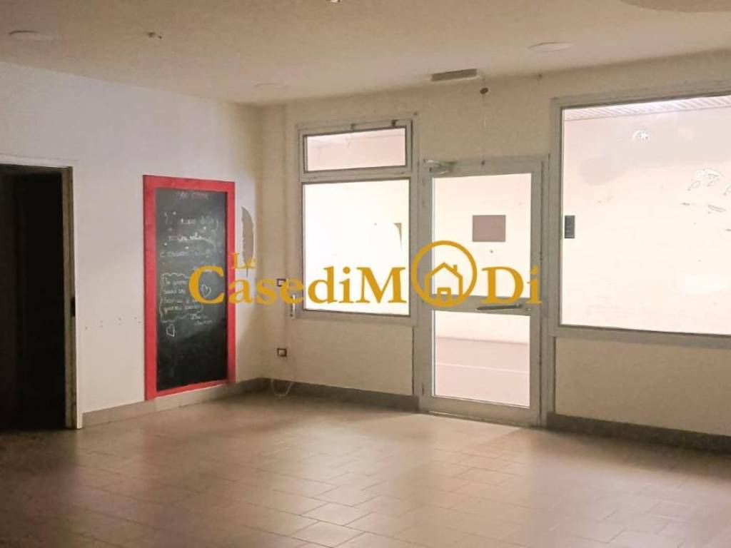 negozio in vendita a Collesalvetti in zona Stagno