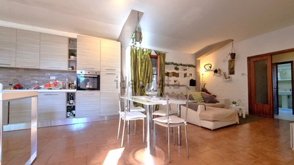 casa indipendente in vendita a Collesalvetti in zona Vicarello