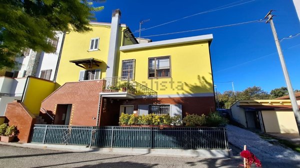 casa indipendente in vendita a Collesalvetti