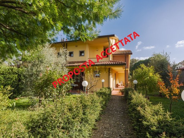casa indipendente in vendita a Collesalvetti