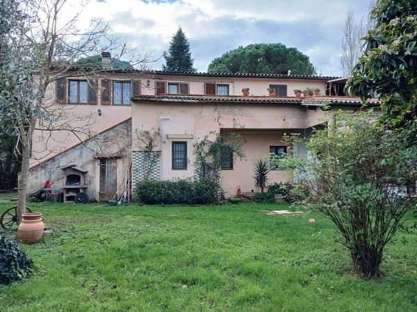 casa indipendente in vendita a Collesalvetti