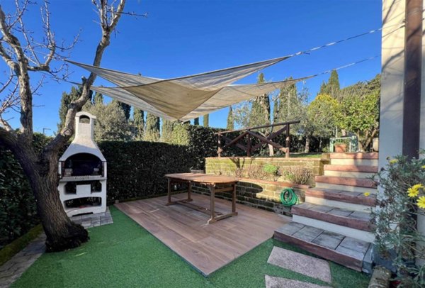 casa indipendente in vendita a Collesalvetti