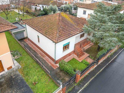 casa indipendente in vendita a Collesalvetti