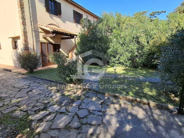 casa indipendente in vendita a Collesalvetti