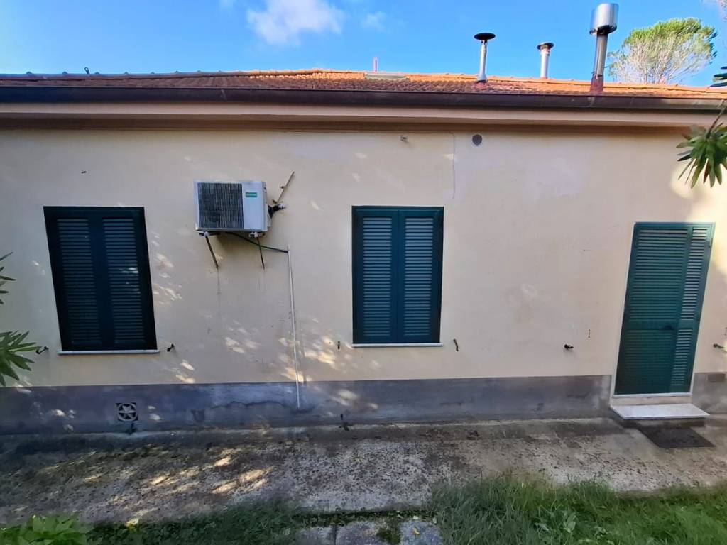 casa indipendente in vendita a Collesalvetti
