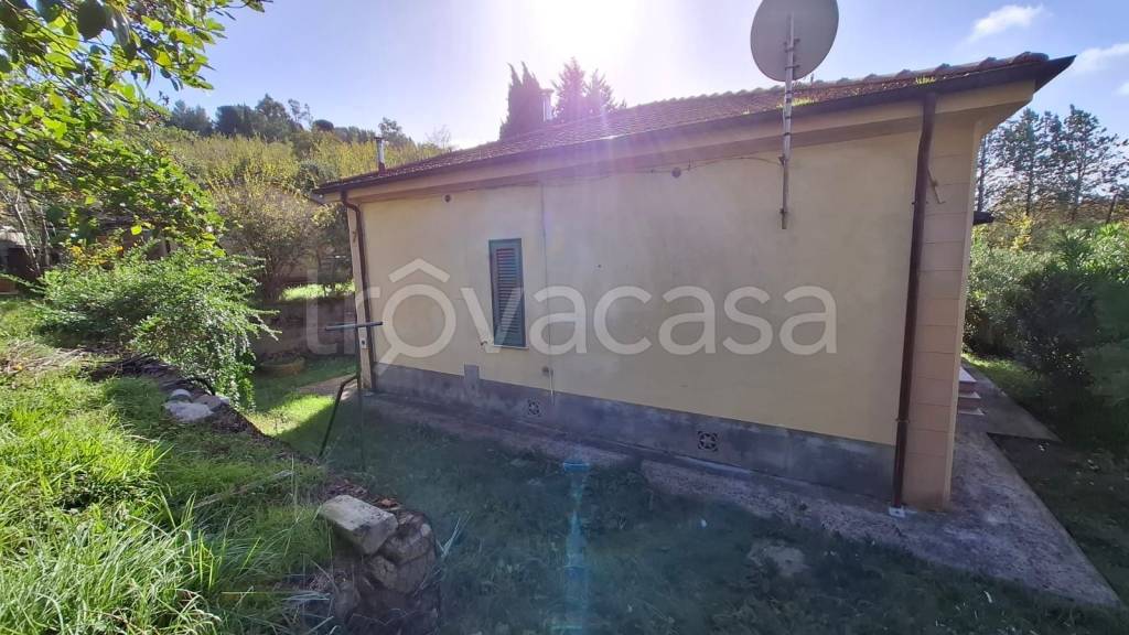 casa indipendente in vendita a Collesalvetti