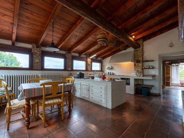 casa indipendente in vendita a Collesalvetti