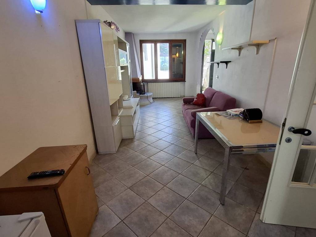 casa indipendente in vendita a Collesalvetti in zona Guasticce