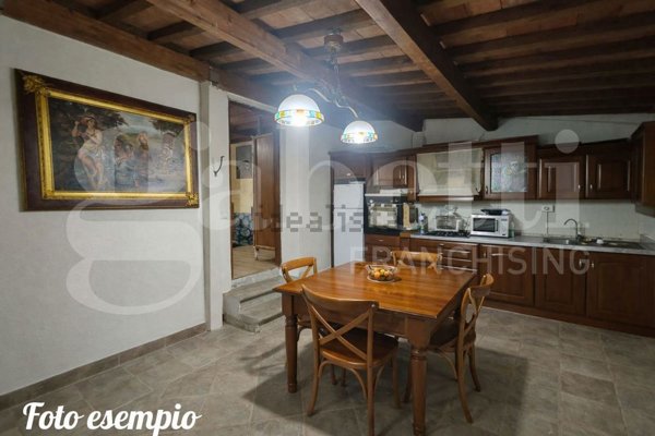 casa indipendente in vendita a Collesalvetti