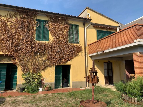 casa indipendente in vendita a Collesalvetti