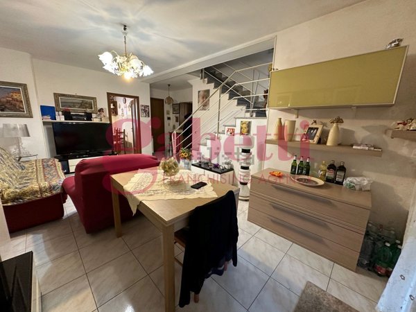 casa indipendente in vendita a Collesalvetti