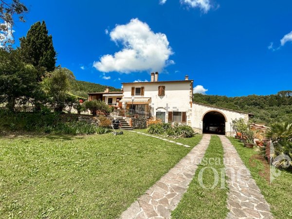 casa indipendente in vendita a Collesalvetti