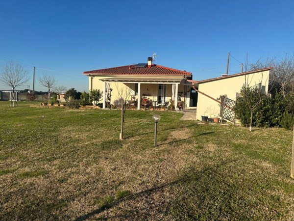 casa indipendente in vendita a Collesalvetti