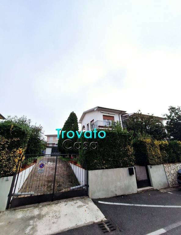 casa indipendente in vendita a Collesalvetti in zona Stagno