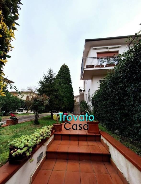 casa indipendente in vendita a Collesalvetti in zona Stagno